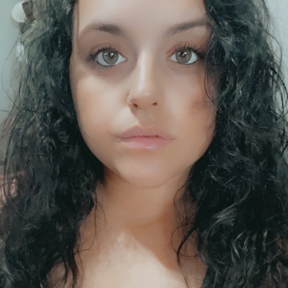 Meet your Posher, Kristen - Picture 2 of 2